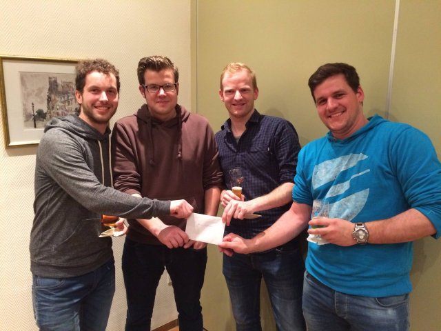 Die Sieger des Mannschaftspreises, die 2. Mannschaft (v.l.n.r): Bastian Vinnepand, Bernd Theling, Jonas Beckmann und Jens Bongert Die Sieger des Mannschaftspreises, die 2. Mannschaft (v.l.n.r): Bastian Vinnepand, Bernd Theling, Jonas Beckmann und Jens Bongert